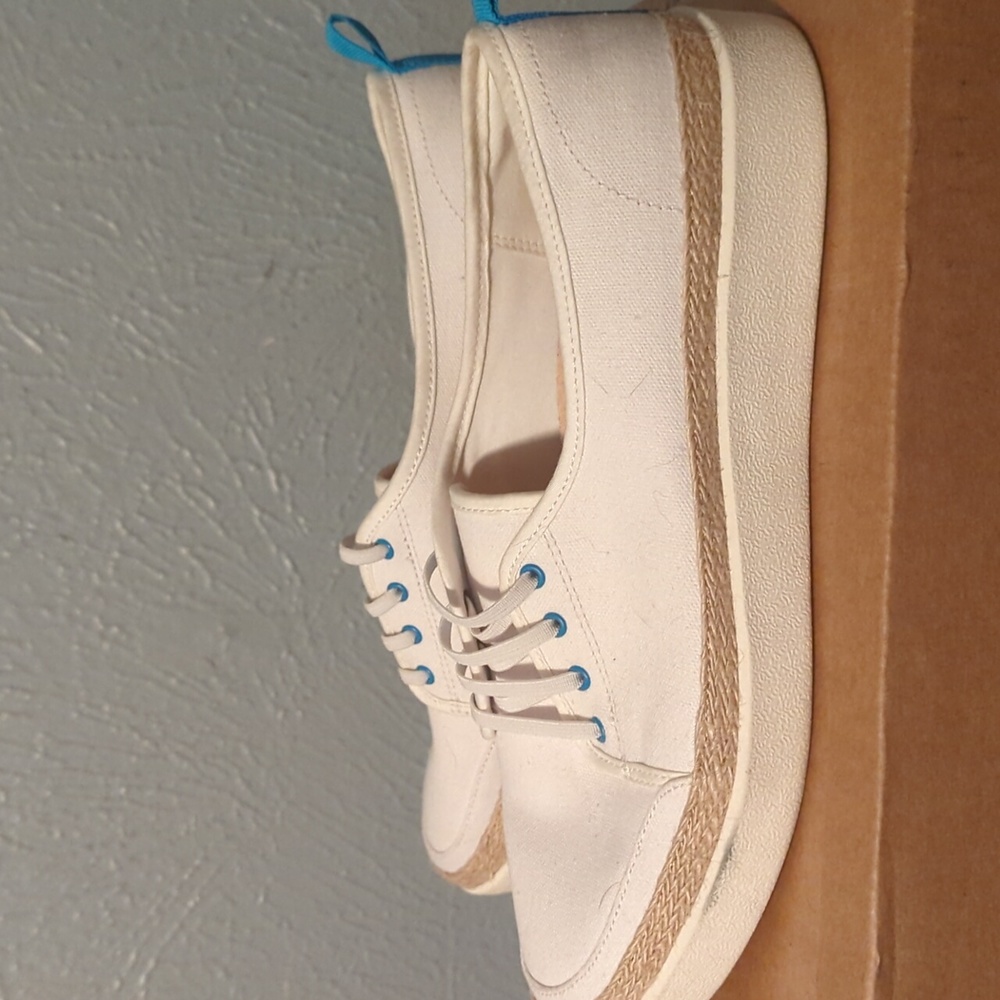 Vionic Movie Sneakers